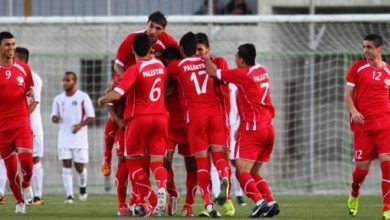 يلا خبر | جماهير إندونيسيا تهتف لمنتخب فلسطين على الرغم من خسارة منتخب بلادهم