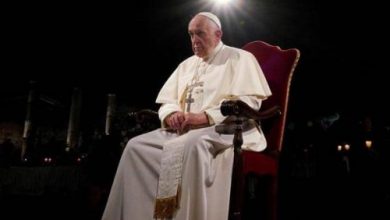 يلا خبر | البابا فرنسيس يطالب الحلاقين بتجنب “إغراء مهنتهم”