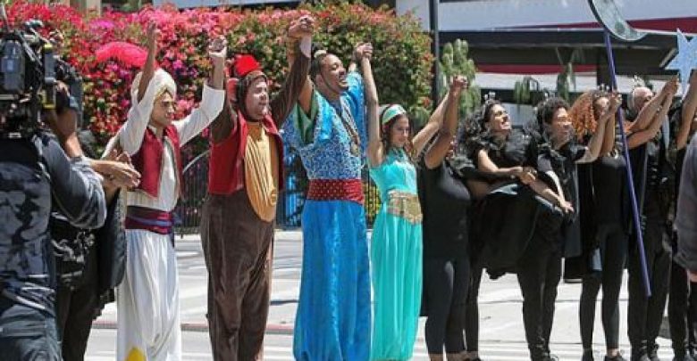 يلا خبر | بالصور.. ويل سميث يروج لفيلم علاء الدين في شوارع لوس أنجلوس