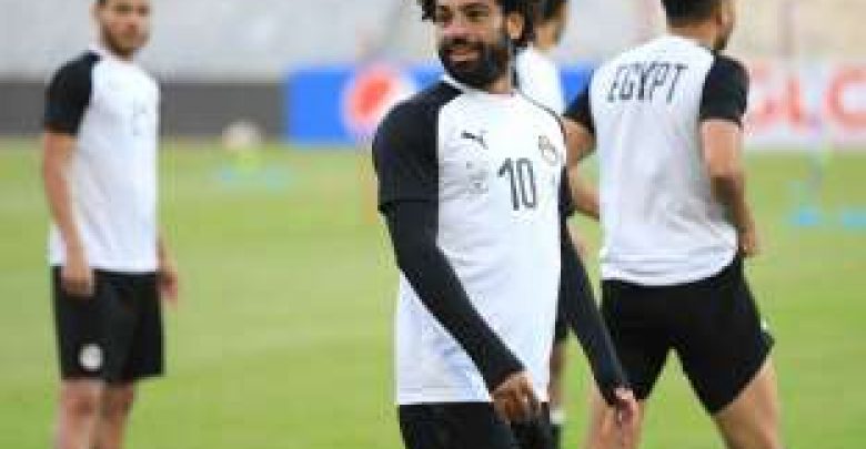 يلا خبر  | بالفيديو| محمد صلاح أول المنضمين لمعسكر المنتخب بالقاهرة