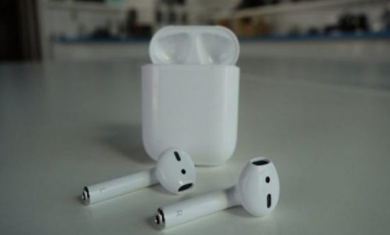 يلا خبر | “آبل” تصدر الجيل الثاني من السماعات AirPods نهاية الشهر