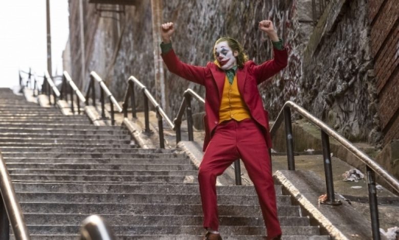 يلا خبر  | الـ”Joker” يفاجئ الجمهور.. ونقاد: عبقري لكنه مرعب – فن وثقافة