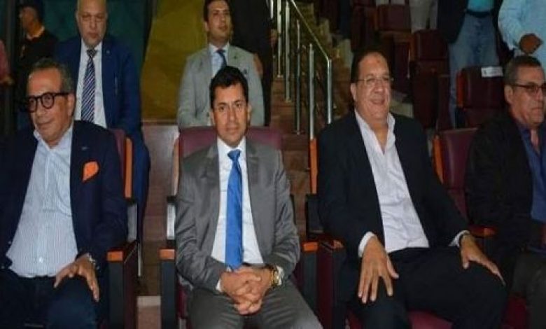 يلا خبر  | وزير الرياضة يهنئ الزمالك بالصعود لدور المجموعات بالبطولة الأفريقية