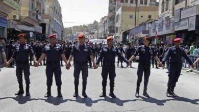 يلا خبر  | 8 جرحى بينهم 4 سياح في عملية طعن بالأردن – العرب والعالم