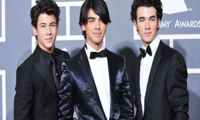 يلا خبر | فريق Jonas Brothers يشارك في حفل American Music Awards