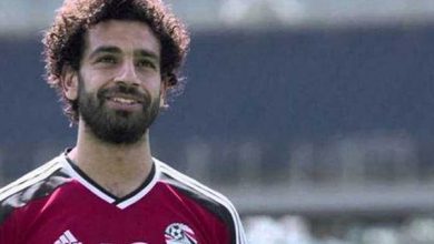 يلا خبر  | شاهد.. بعلامة النصر محمد صلاح في طريقة للإنضمام إلى معسكر المنتخب